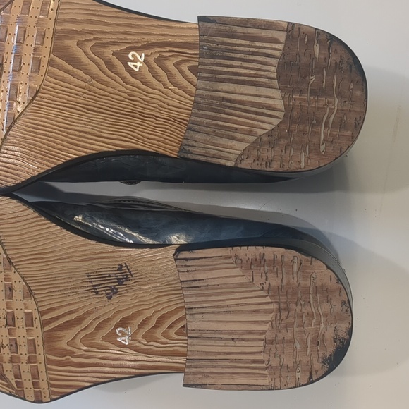 Elegant Black Crocodile-Pattern Loafers for Men - Picture 7 of 7